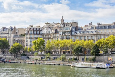 29 Ağustos 2015 tarihinde, Paris, Fransa. Seine dolgu üzerinde manzarası.