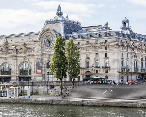 PARIS, FRANCE, on AUGUST 30, 2015. Architectural details of historical buildings. Museum D'Orsay — Stock Photo, Image