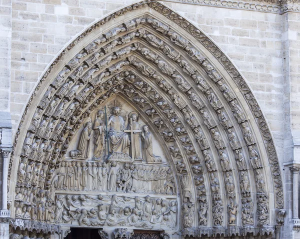 PARIS, FRANCE, on AUGUST 30, 2015. Architectural details of Notre-Dame de Paris. Notre-Dame de Paris is one of symbols of Paris. — Stock Photo, Image