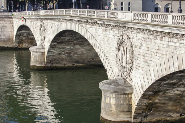 30 Ağustos 2015 tarihinde, Paris, Fransa. Napoleon Köprüsü — Stok fotoğraf