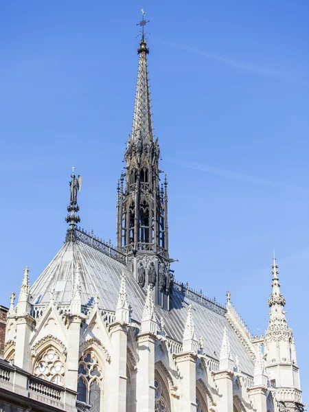 PARIS, FRANÇA, em 30 de agosto de 2015. Detalhes arquitetônicos de edifícios históricos na parte central da cidade — Fotografia de Stock