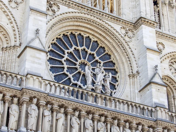 PARIS, FRANCE, le 30 août 2015. Détails architecturaux de Notre-Dame de Paris. Notre-Dame de Paris est l'un des symboles de Paris . — Photo