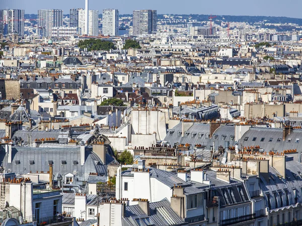 Paris, Frankrike, den 30 augusti 2015. Utsikt över staden från en undersökning plattform på Notre-Dame de Paris. Detta ser är en av de vackraste utsikterna över Paris från ovan — Stockfoto