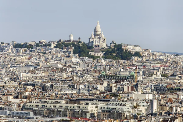 Parijs, Frankrijk, op 30 augustus 2015. Een uitzicht op de stad vanaf een enquête platform op Notre-Dame de Paris. Deze look is een van de mooiste uitzichten over Parijs van boven — Stockfoto