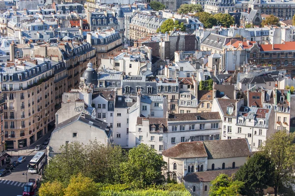 Paris, Frankrike, den 30 augusti 2015. Utsikt över staden från en undersökning plattform på Notre-Dame de Paris. Detta ser är en av de vackraste utsikterna över Paris från ovan — Stockfoto