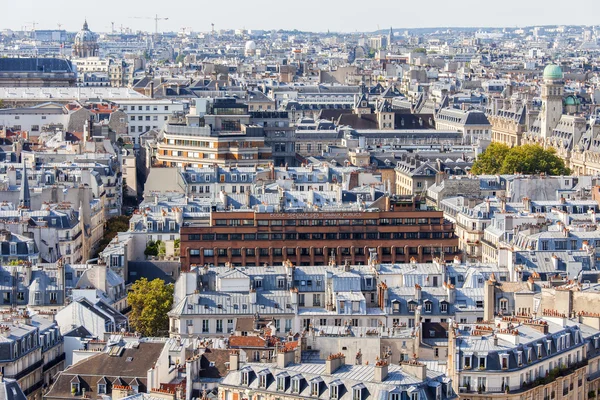 PARIS, FRANCE, on AUGUST 31, 2015. The top view from a survey platform on roofs of Paris — Stock Photo, Image