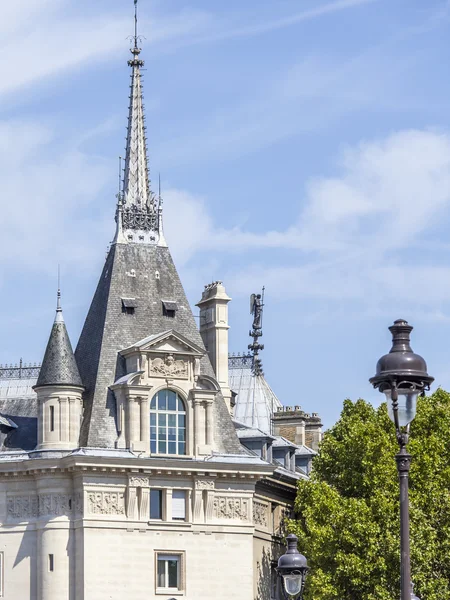 PARIS, FRANCE, on AUGUST 28, 2015. Architectural details of typical buildings — Stock Photo, Image