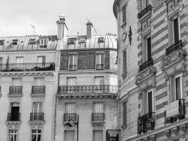 Paris, Fransa, 28 Temmuz 2015 tarihinde. Tipik binaların mimari detaylar