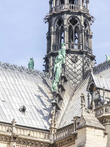 Parijs, Frankrijk, op 30 augustus 2015. Architecturale details van Notre-Dame de Paris. Notre-Dame de Paris is een van de symbolen van Parijs. — Stockfoto