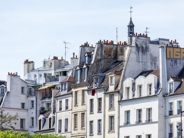 París, Francia, 28 de agosto de 2015. Detalles arquitectónicos de edificios típicos — Foto de Stock