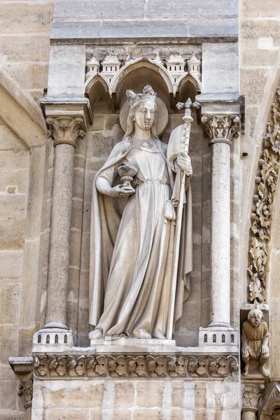PARIS, FRANÇA, em 30 de agosto de 2015. Detalhes arquitetônicos de Notre-Dame de Paris. Notre-Dame de Paris é um dos símbolos de Paris . — Fotografia de Stock