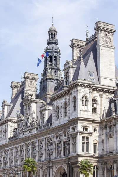 PARIS, FRANCE, on AUGUST 29, 2015. Architectural details of the building of a city Town hall. — Stock Photo, Image