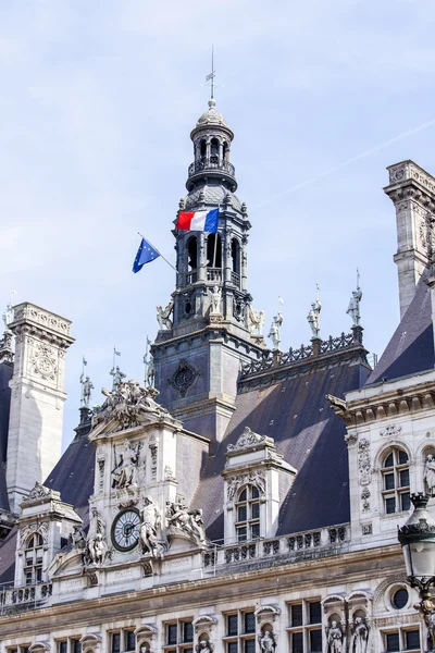 PARIS, FRANCE, on AUGUST 29, 2015. Architectural details of the building of a city Town hall. — Stock Photo, Image