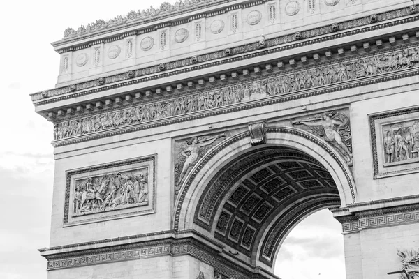 PARIS, FRANCE, on AUGUST 30, 2015. Arc de Triomphe on the Champs Elysee. Architectural details. Arc de Triomphe is one of city symbols — Stock Photo, Image
