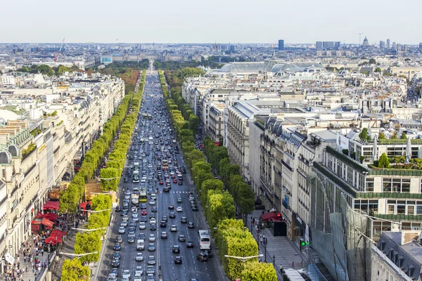 PARIS, FRANCE, on AUGUST 30, 2015. The top view from a survey platform on Arc de Triomphe on the Champs Elysee. The Champs Elysee - one of the most beautiful — Stok fotoğraf