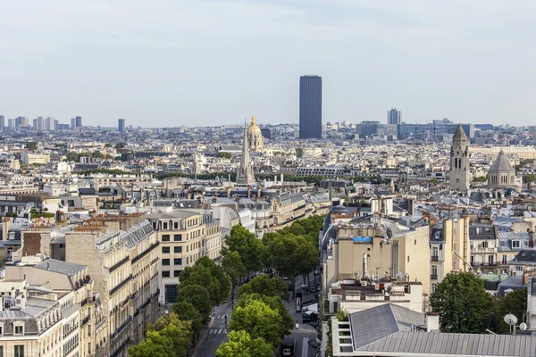 PARIS, FRANCE, on AUGUST 30, 2015. A city panorama from a survey platform on Arc de Triomphe — Stock Photo, Image