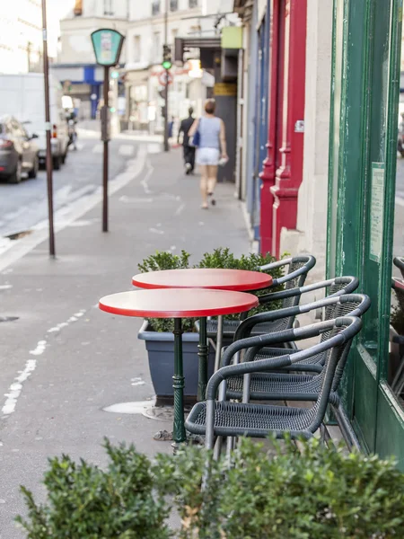 París, Francia, 29 de agosto de 2015. Pintoresco café de verano en la calle . —  Fotos de Stock