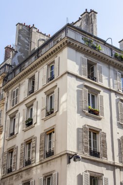 Paris, Fransa, 28 Temmuz 2015 tarihinde. Tipik binaların mimari detaylar