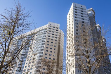 Pushkino, Rusya Federasyonu - 16 Ekim 2015 tarihinde. Yeni çok katlı apartmanın parçası