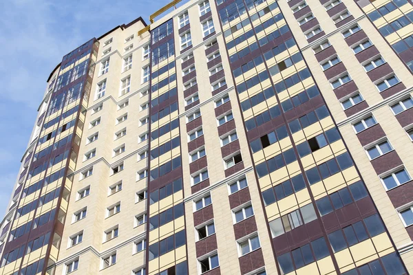 プーシキノ, ロシア - 2015 年 9 月 27 日に。新しい多階建てマンションのフラグメント — ストック写真