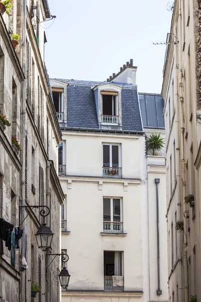 PARIS, FRANÇA, em 31 de agosto de 2015. Detalhes arquitetônicos de edifícios típicos — Fotografia de Stock