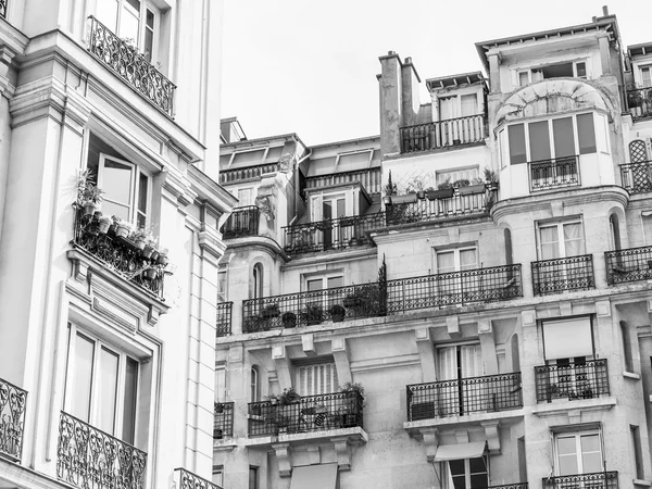 PARIS, FRANCE, on AUGUST 31, 2015. Architectural details of typical buildings — Stock Fotó