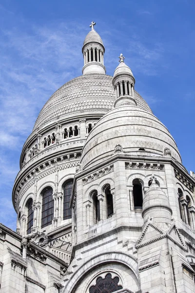 PARIS, FRANÇA, em 31 de agosto de 2015. Detalhes arquitetônicos de uma basílica Sakre Kerr (fr. Basilique du Sacre Coeur) em Montmartre. Sakre Kerr é um de símbolos de Paris — Fotografia de Stock