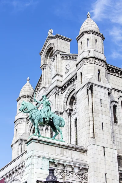 PARIS, FRANCE, on AUGUST 31, 2015. Architectural details of a basilica Sakre Kerr (fr. Basilique du Sacre Coeur) on Montmartre. Sakre Kerr is one of symbols of Paris — Stock Photo, Image