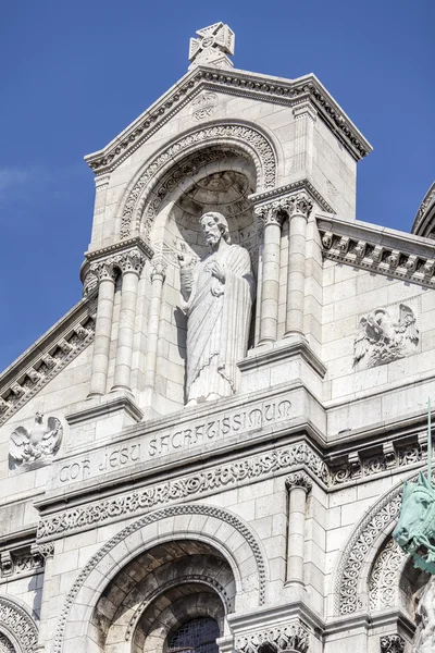 Parigi, Francia, il 31 agosto 2015. Dettagli architettonici di una basilica Sakre Kerr (fr. Basilique du Sacre Coeur) su Montmartre. Sakre Kerr è uno dei simboli di Parigi — Foto Stock