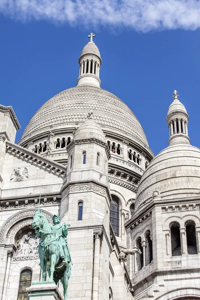 PARIS, FRANCE, on AUGUST 31, 2015. Architectural details of a basilica Sakre Kerr (fr. Basilique du Sacre Coeur) on Montmartre. Sakre Kerr is one of symbols of Paris — Stock Photo, Image