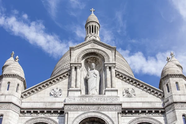 PARIS, FRANCE, on AUGUST 31, 2015. Architectural details of a basilica Sakre Kerr (fr. Basilique du Sacre Coeur) on Montmartre. Sakre Kerr is one of symbols of Paris — Stock Photo, Image