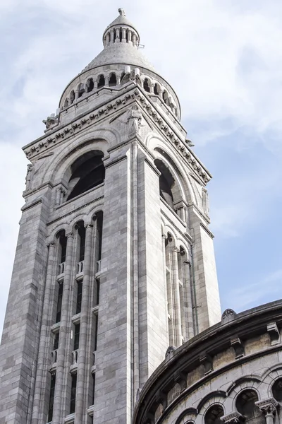 巴黎，法国，2015 年 8 月 31 日。Sakre Kerr (法属圣杜圣心大教堂) 上蒙马特尔大教堂的建筑细节。Sakre Kerr 是巴黎的标志之一 — 图库照片