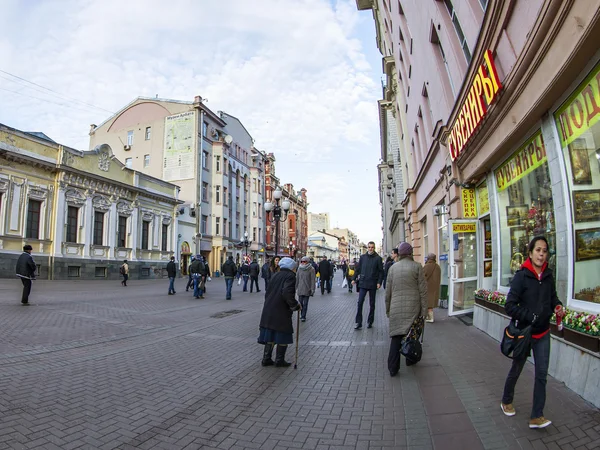 Moskva, Ryssland, den 22 oktober 2015. Arbat Street. Arbat - en av typiska gatorna i gamla Moskva, en av de mest attraktiva för turister. Fisheye Visa — Stockfoto