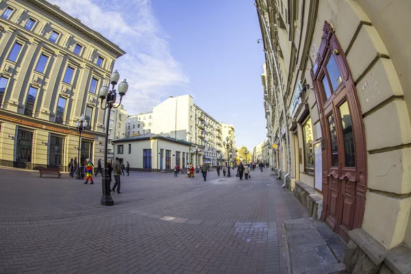 Moskwa, Rosja, na 22 października 2015. Arbat Street. Arbat - jednej z typowych ulic starego Moskwy, jeden z najbardziej atrakcyjnych dla turystów. "Rybie oko" Zobacz — Zdjęcie stockowe