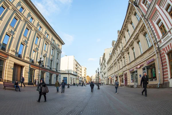 Moszkva, Oroszország, a október 22-én 2015-ig. Arbat Street. Arbat - egy tipikus utcák, a régi Moszkva, az egyik a leginkább vonzó a turisták. Halszem megtekintése — Stock Fotó