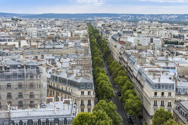 PARIS, FRANÇA, em 31 de agosto de 2015. A vista superior de uma plataforma de pesquisa em telhados de Paris — Fotografia de Stock