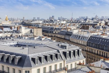 31 Ağustos 2015 tarihinde, Paris, Fransa. Paris çatıları üzerinde bir anket platformu üzerinden Üstten Görünüm