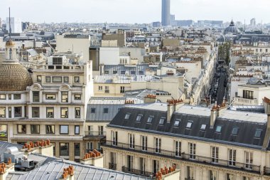 31 Ağustos 2015 tarihinde, Paris, Fransa. Paris çatıları üzerinde bir anket platformu üzerinden Üstten Görünüm