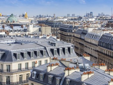 31 Ağustos 2015 tarihinde, Paris, Fransa. Paris çatıları üzerinde bir anket platformu üzerinden Üstten Görünüm