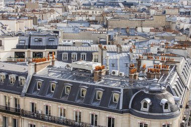 31 Ağustos 2015 tarihinde, Paris, Fransa. Paris çatıları üzerinde bir anket platformu üzerinden Üstten Görünüm