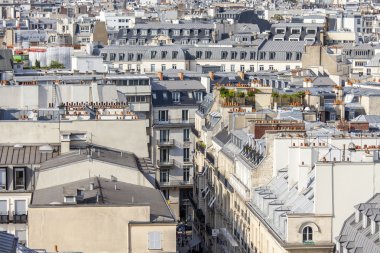 31 Ağustos 2015 tarihinde, Paris, Fransa. Paris çatıları üzerinde bir anket platformu üzerinden Üstten Görünüm