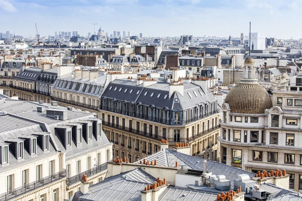 巴黎，法国，2015 年 8 月 31 日。顶视图从调查平台上屋顶的巴黎 — 图库照片