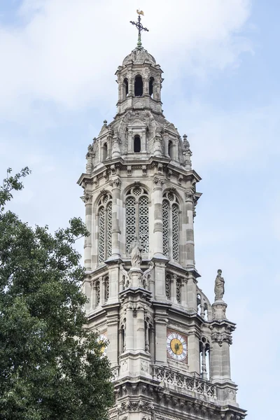PARIS, FRANÇA, em 31 de agosto de 2015. A vista superior de uma plataforma de pesquisa sobre a Igreja da Santíssima Trindade — Fotografia de Stock