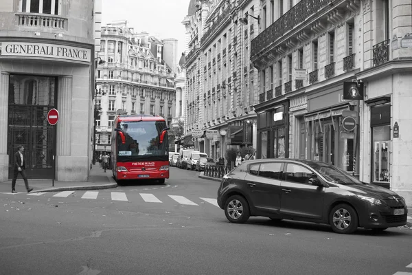 París, Francia, 28 de agosto de 2015. Vista urbana. Calle típica parisina —  Fotos de Stock