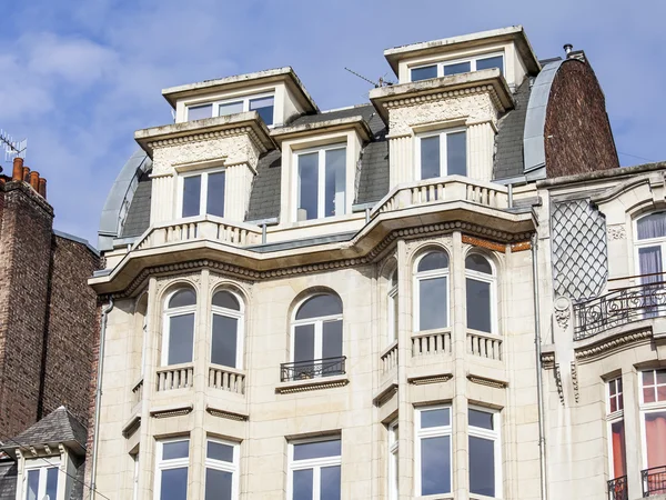 Lille, Frankrijk, op 28 augustus 2015. Architecturale details van typische gebouwen — Stockfoto