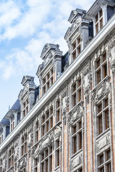 LILLE, FRANÇA, em 28 de agosto de 2015. Detalhes arquitetônicos de edifícios típicos — Fotografia de Stock