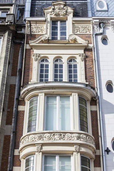 LILLE, FRANÇA, em 28 de agosto de 2015. Detalhes arquitetônicos de edifícios típicos — Fotografia de Stock