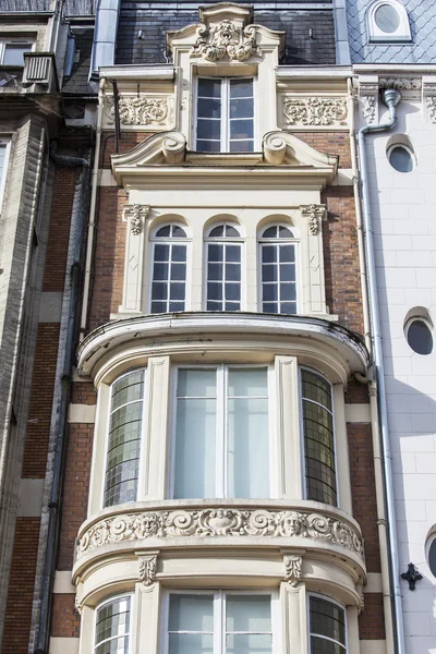 Lille, Frankrijk, op 28 augustus 2015. Architecturale details van typische gebouwen — Stockfoto