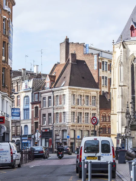 LILLE, FRANCIA, il 28 AGOSTO 2015. Vista urbana. Città tipica nella luminosa giornata di sole . — Foto Stock