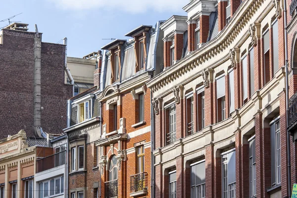 LILLE, FRANCIA, 28 de agosto de 2015. Detalles arquitectónicos de edificios típicos — Foto de Stock